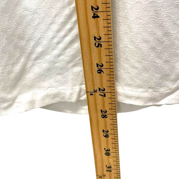 Liz Claiborne White Sleeveless Textured Blouse With Button Detail Size Small NWT - Picture 5 of 7